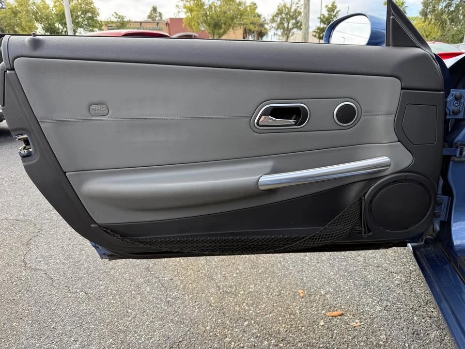 2005 Chrysler Crossfire - Image 10 of 18