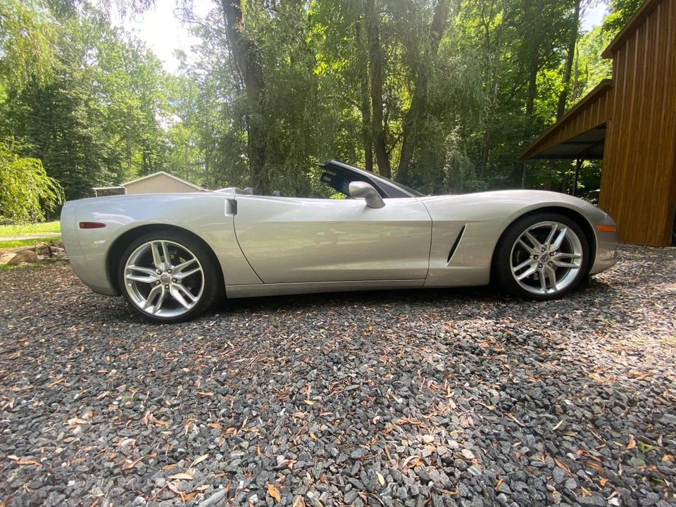 2005 Chevrolet Corvette C6 - Image 2 of 17