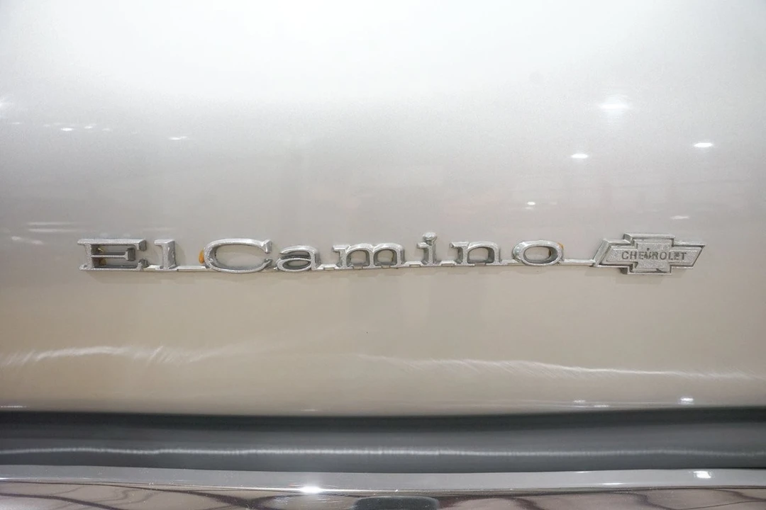 2005 Chevrolet SSR - Image 19 of 21