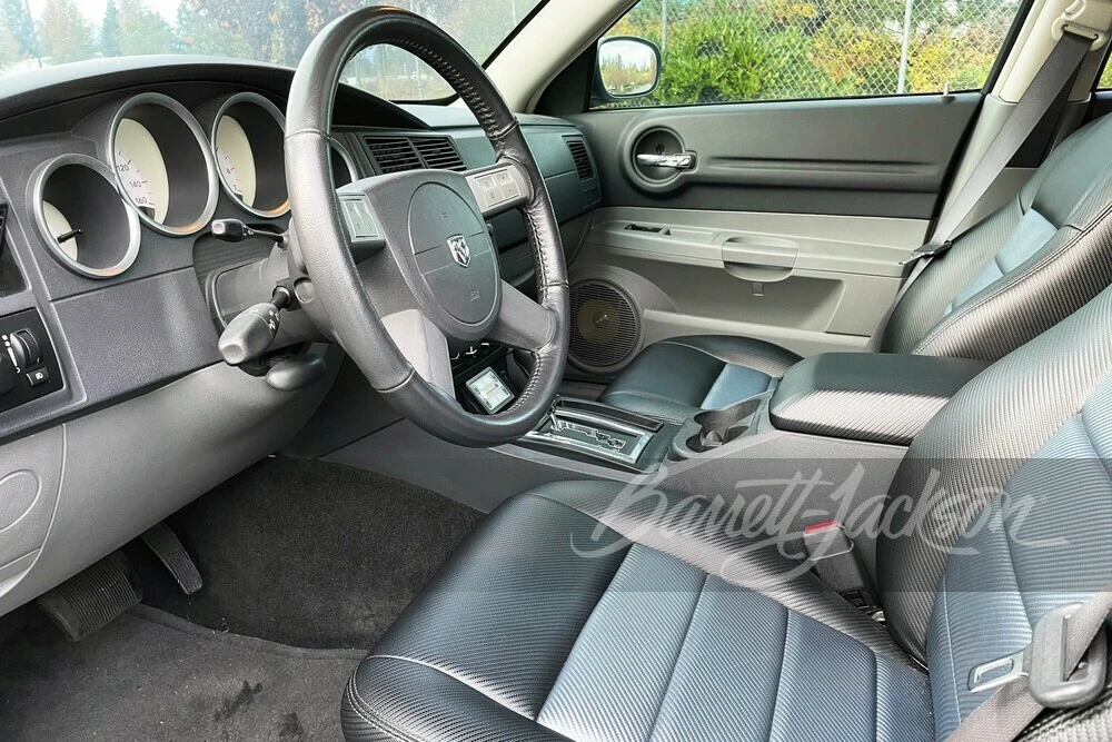 2005 Dodge Magnum 2nd Gen Wagon - Image 3 of 10