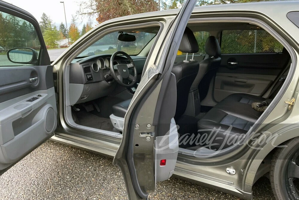 2005 Dodge Magnum 2nd Gen Wagon - Image 4 of 10