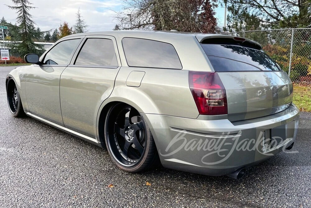 2005 Dodge Magnum 2nd Gen Wagon - Image 9 of 10