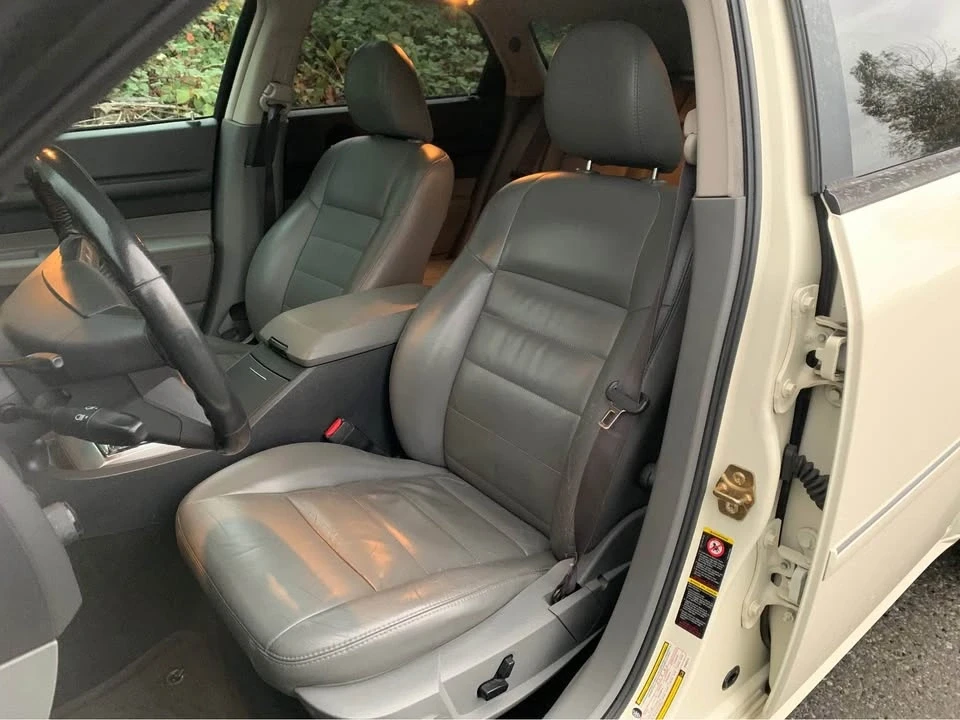 2005 Dodge Magnum 2nd Gen Wagon - Image 7 of 10