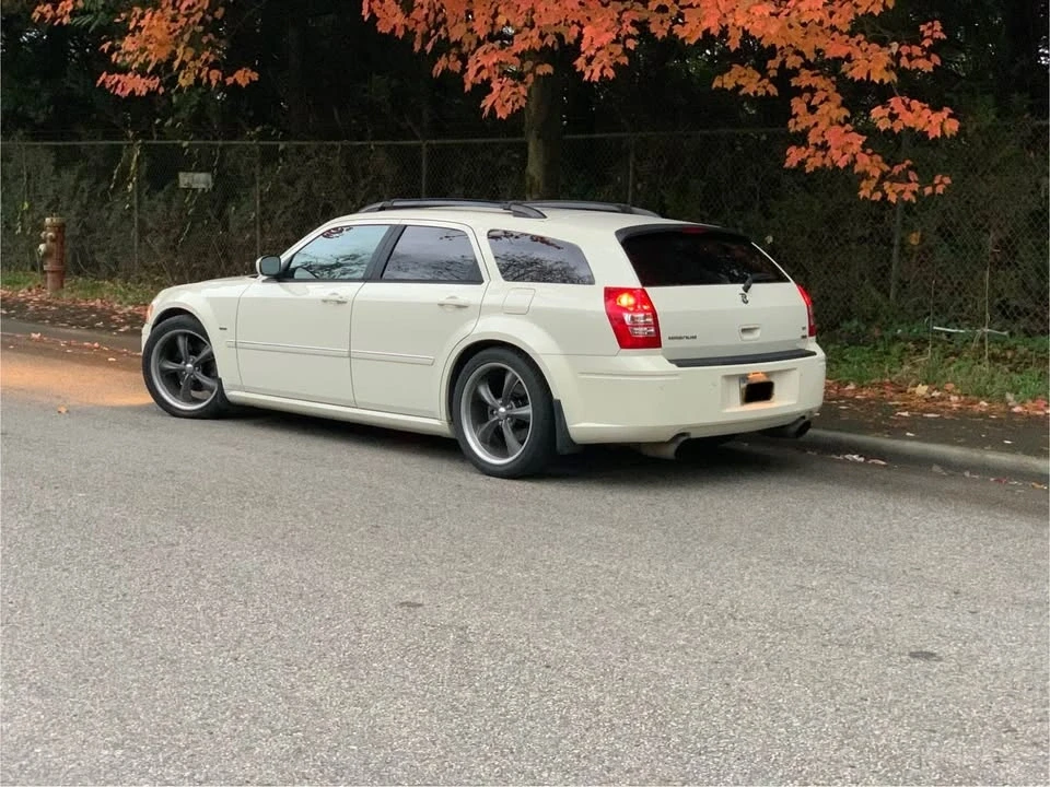 2005 Dodge Magnum 2nd Gen Wagon - Image 3 of 10