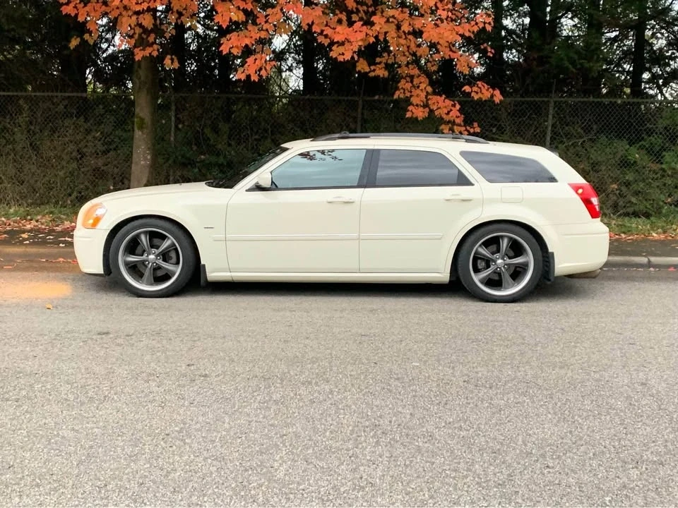 2005 Dodge Magnum 2nd Gen Wagon - Image 2 of 10