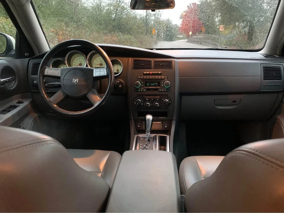 2005 Dodge Magnum 2nd Gen Wagon - Image 9 of 10