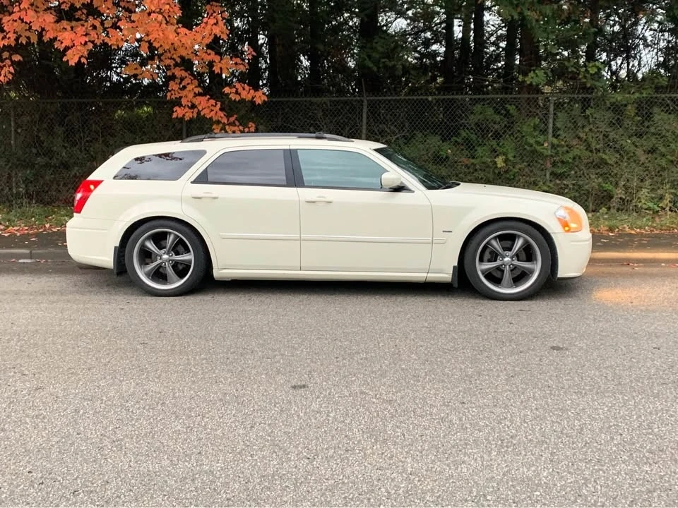 2005 Dodge Magnum 2nd Gen Wagon - Image 5 of 10