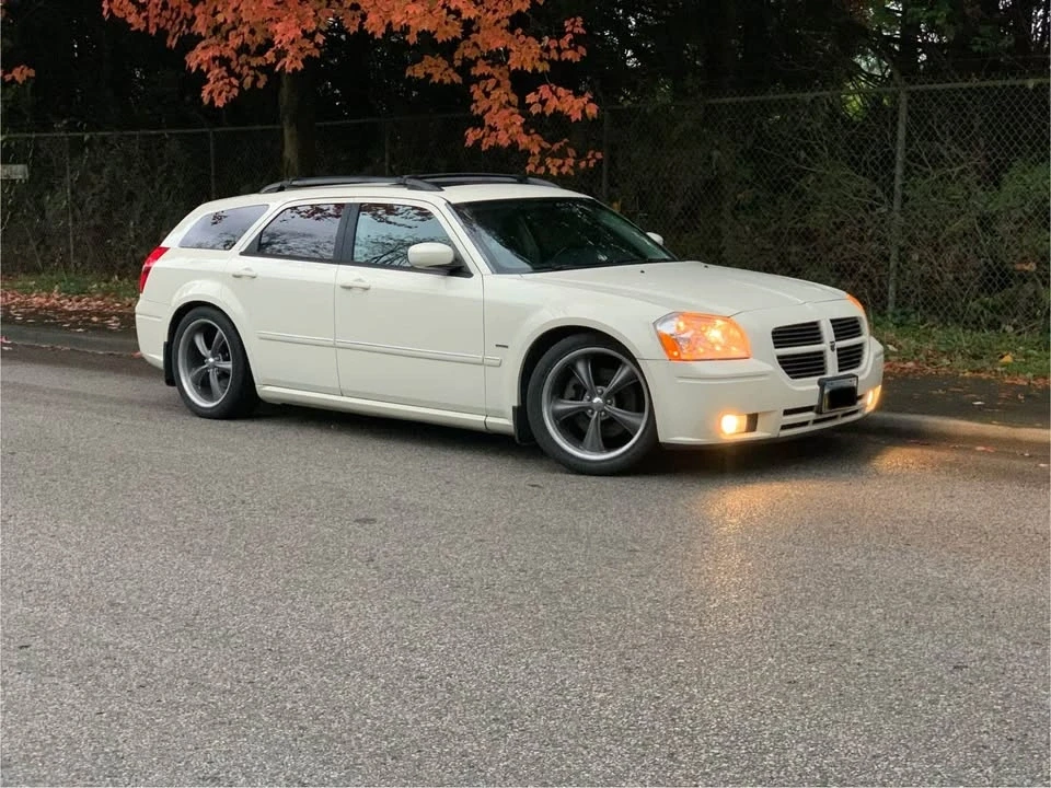 2005 Dodge Magnum 2nd Gen Wagon - Image 4 of 10
