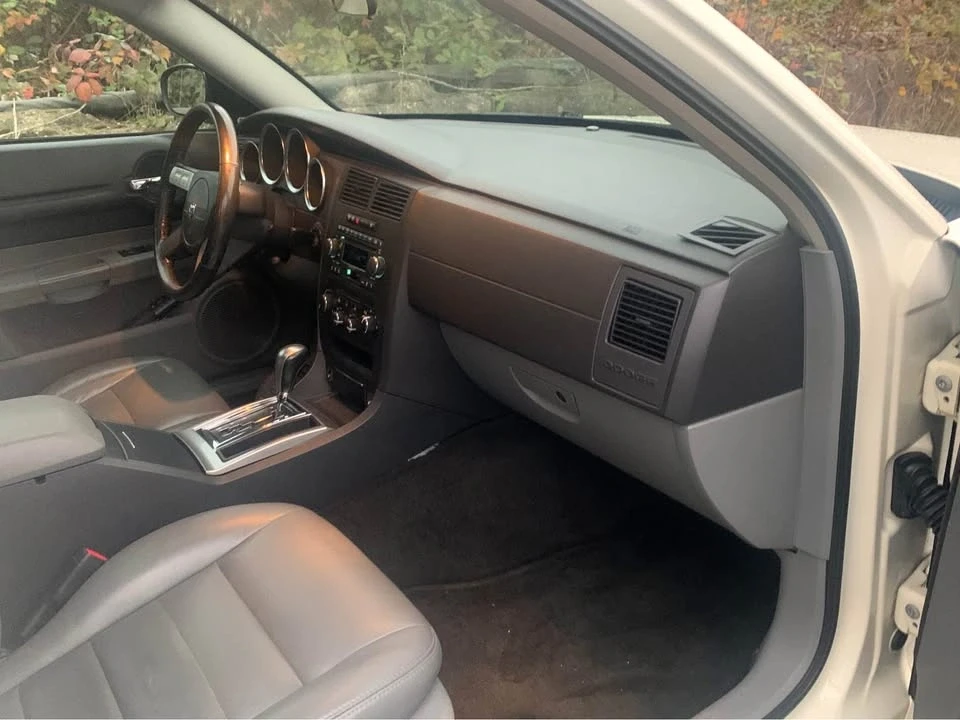 2005 Dodge Magnum 2nd Gen Wagon - Image 8 of 10