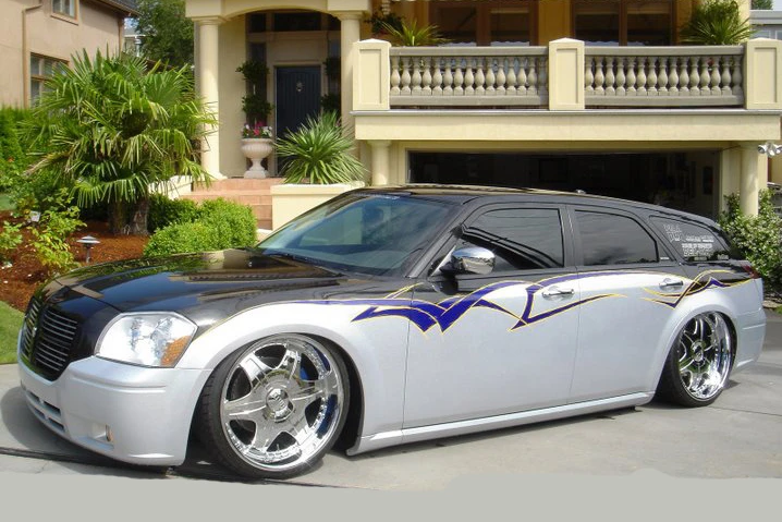 2005 Dodge Magnum 2nd Gen Wagon - Image 2 of 3