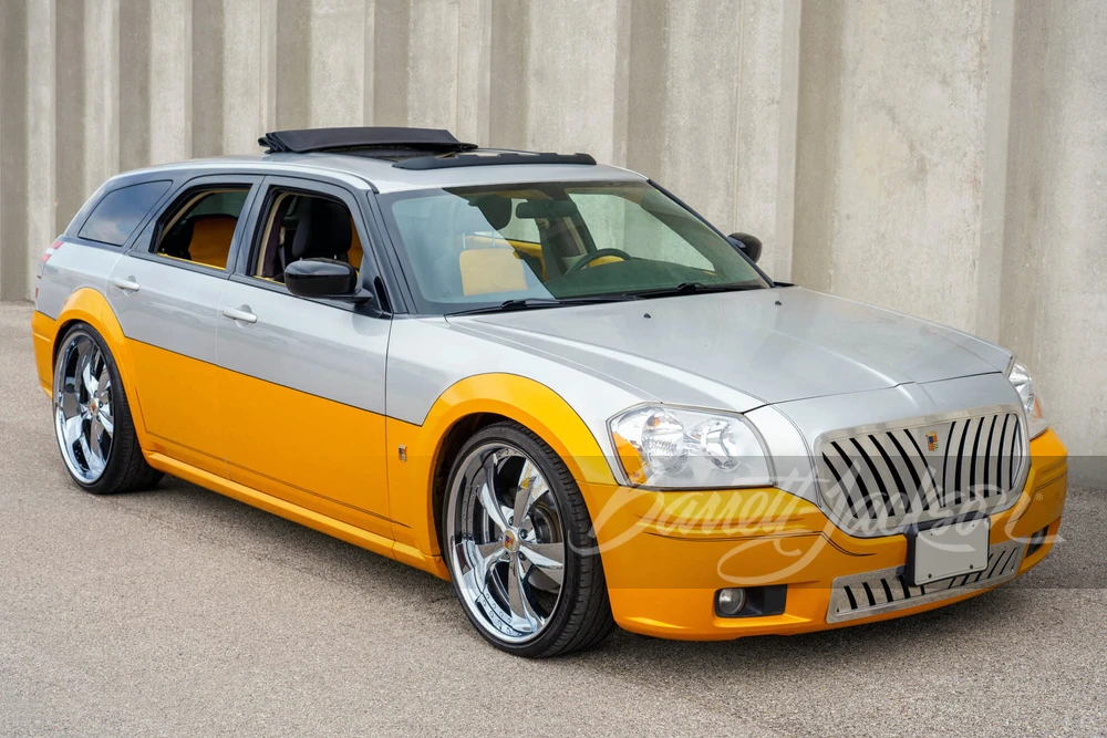 2005 Dodge Magnum 2nd Gen Wagon - Image 2 of 14