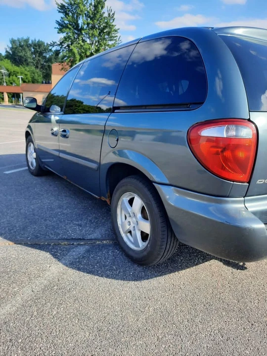 2005 Dodge Caravan - Image 3 of 9