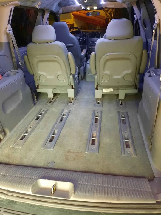 2005 Dodge Caravan - Image 7 of 9