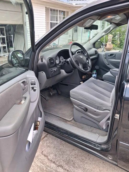 2005 Dodge Caravan - Image 9 of 9