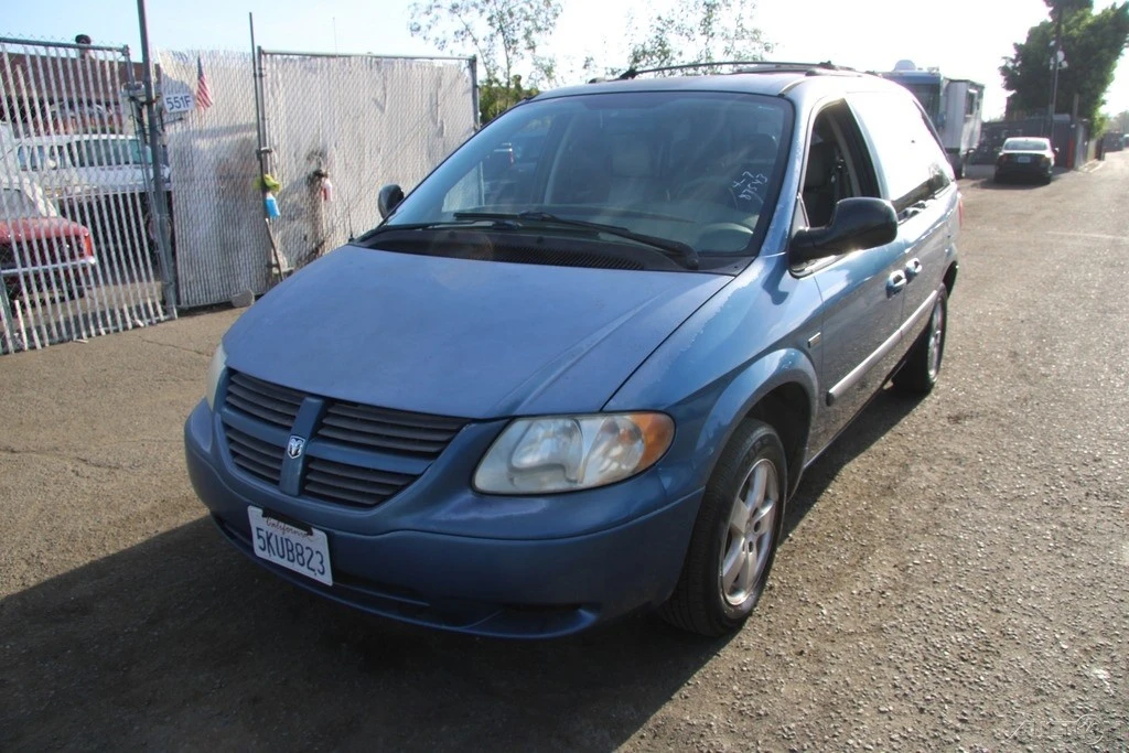 2005 Dodge Caravan - Image 2 of 21