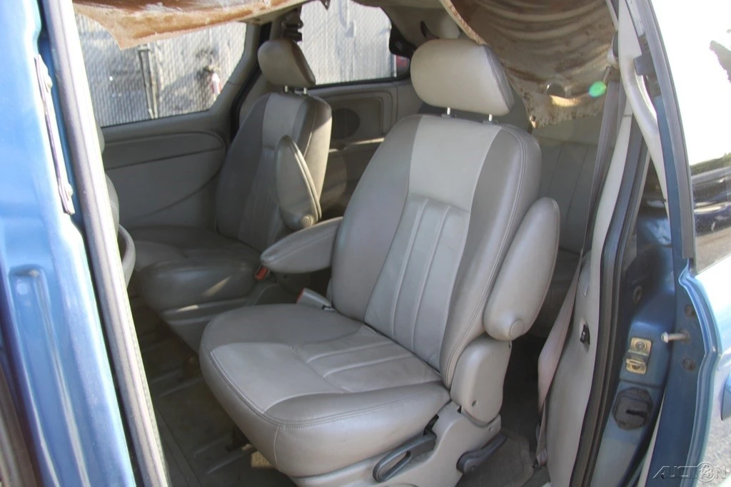 2005 Dodge Caravan - Image 17 of 21