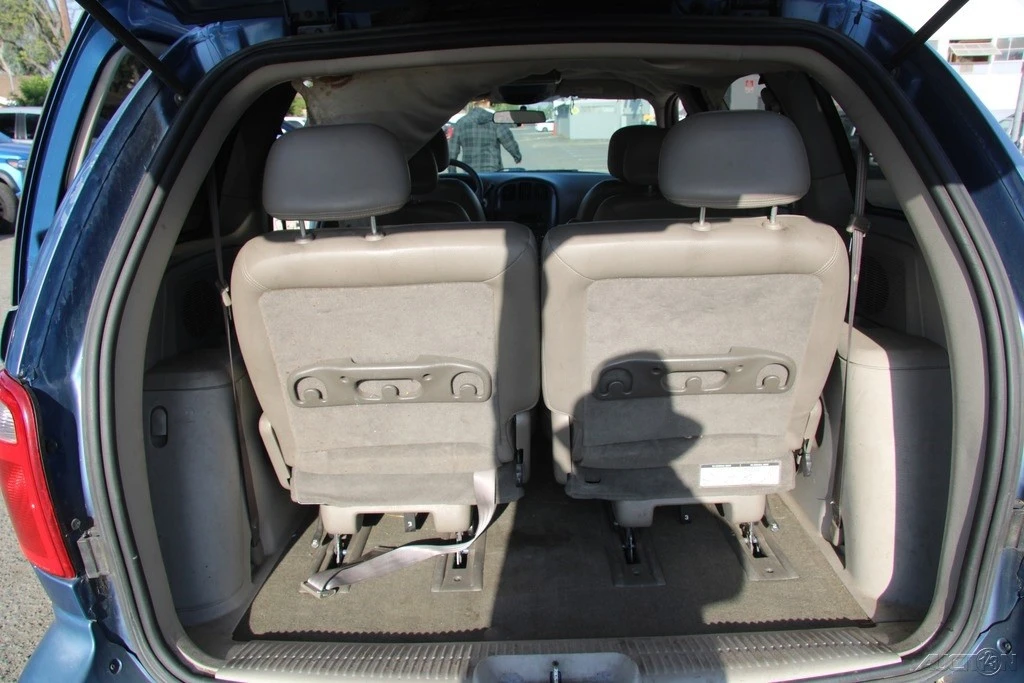 2005 Dodge Caravan - Image 19 of 21