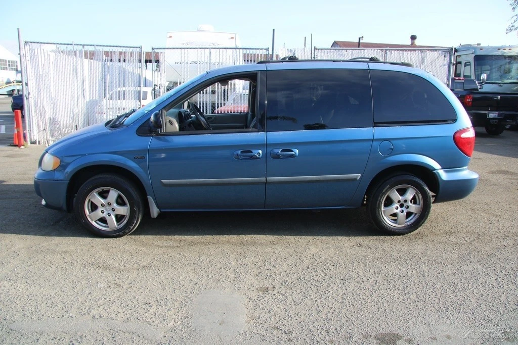 2005 Dodge Caravan - Image 3 of 21