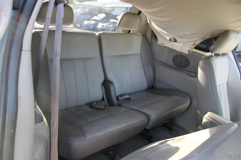 2005 Dodge Caravan - Image 20 of 21