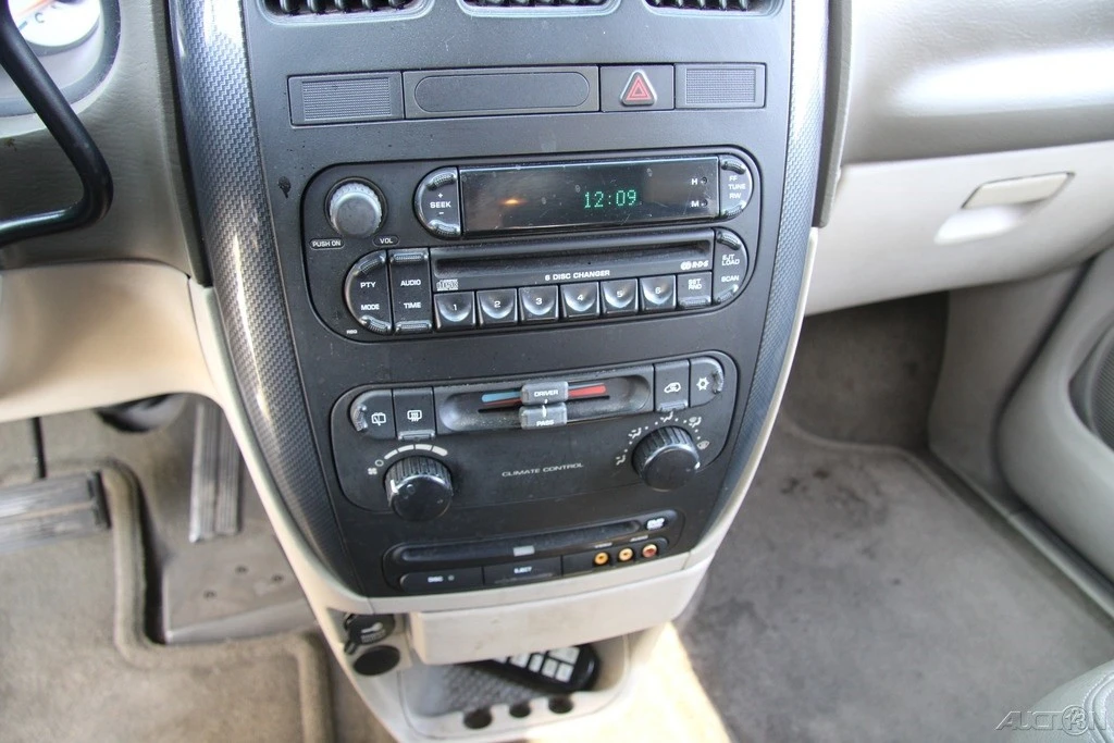 2005 Dodge Caravan - Image 16 of 21