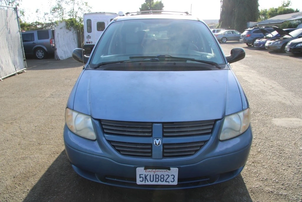 2005 Dodge Caravan - Image 9 of 21