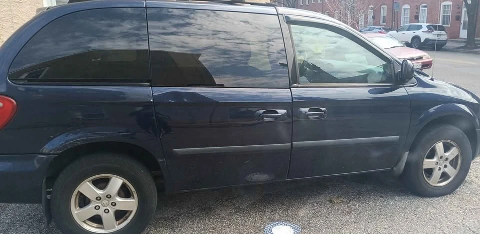 2005 Dodge Caravan - Image 2 of 2