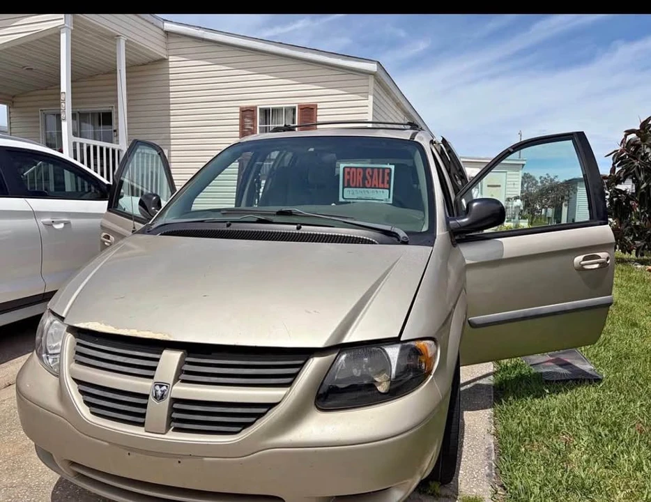 2005 Dodge Caravan - Image 3 of 3