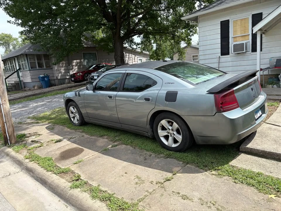 2005 Dodge Charger - Image 2 of 4