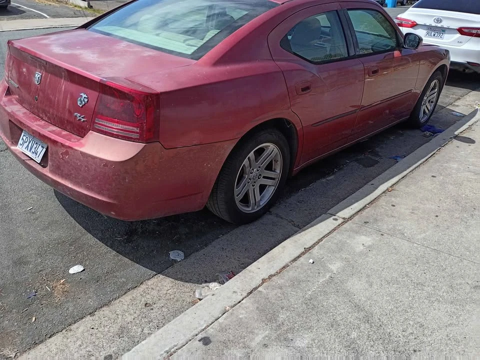 2005 Dodge Charger - Image 3 of 7
