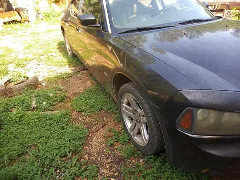 2005 Dodge Charger SXT Sedan 4D