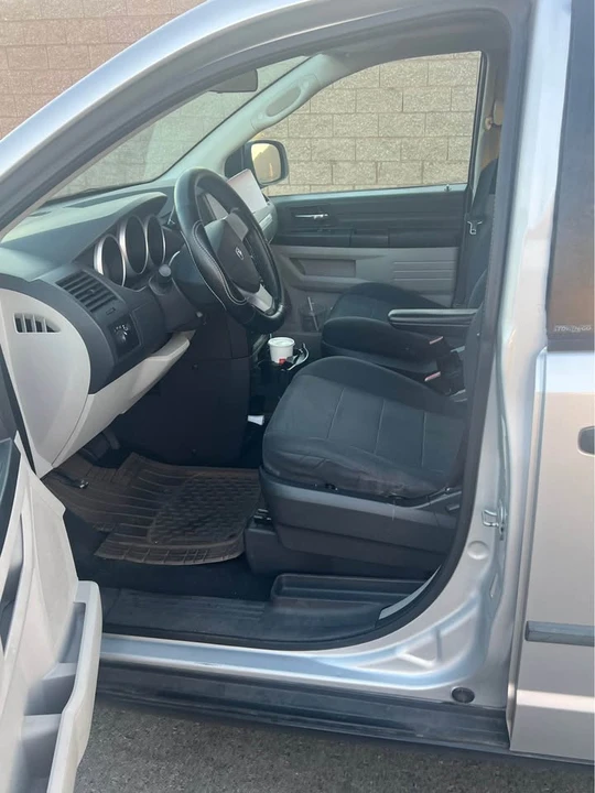 2005 Dodge Caravan - Image 7 of 10