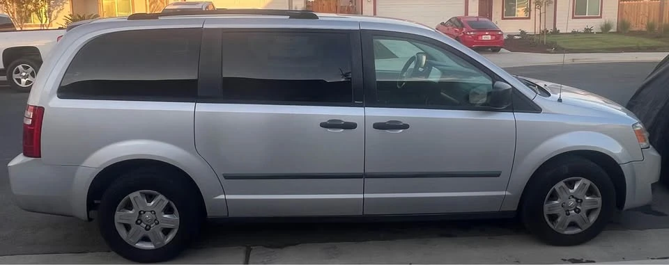 2005 Dodge Caravan - Image 4 of 10