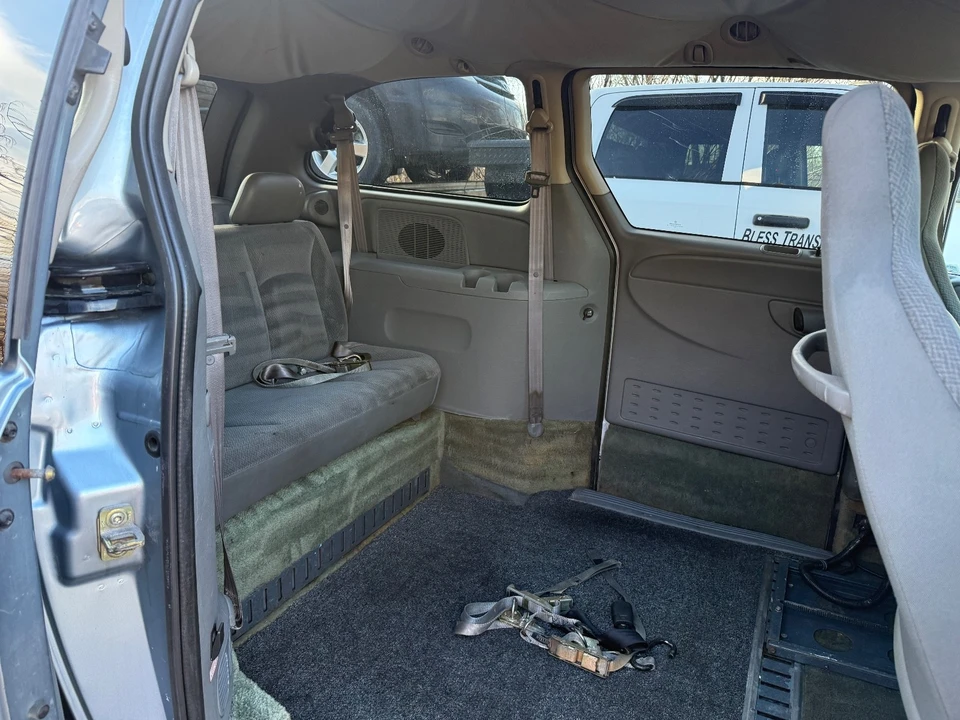 2005 Dodge Caravan - Image 14 of 20