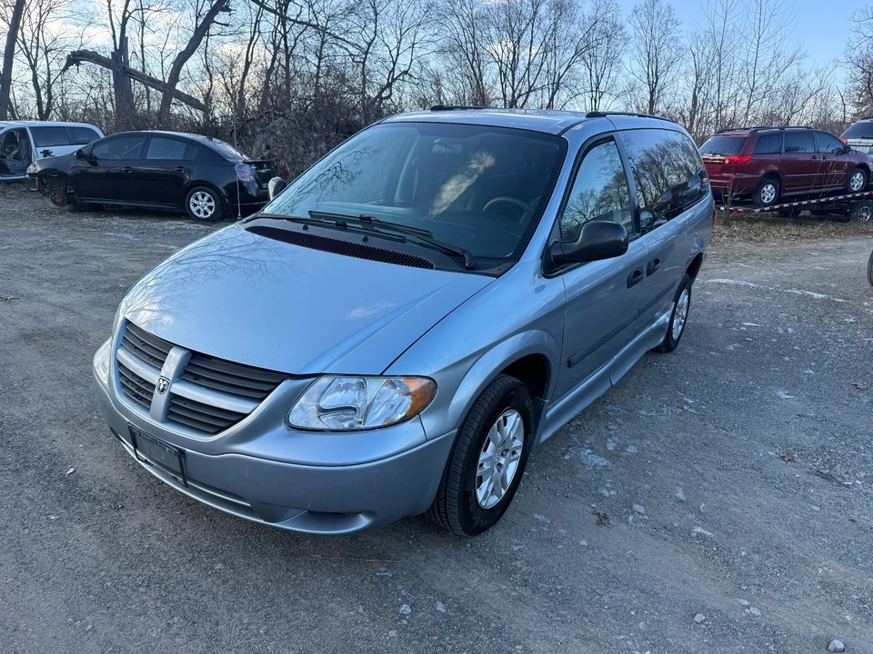 2005 Dodge Caravan - Image 2 of 20
