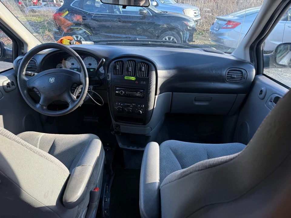 2005 Dodge Caravan - Image 10 of 20