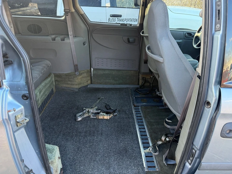 2005 Dodge Caravan - Image 13 of 20
