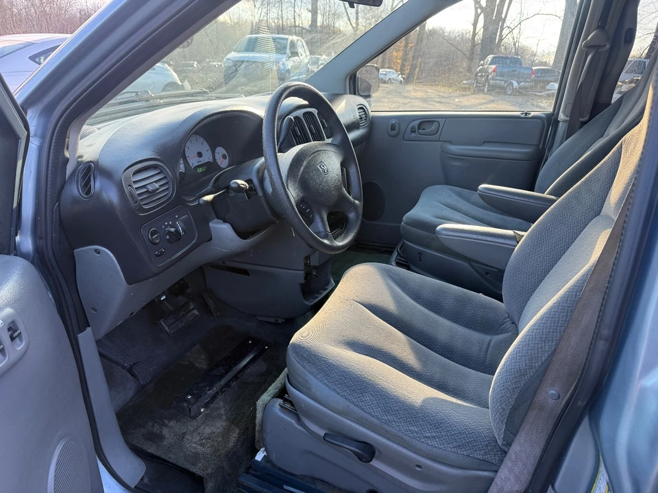 2005 Dodge Caravan - Image 9 of 20