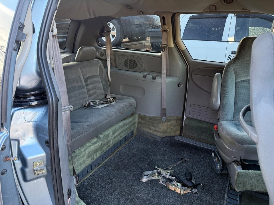 2005 Dodge Caravan - Image 17 of 20