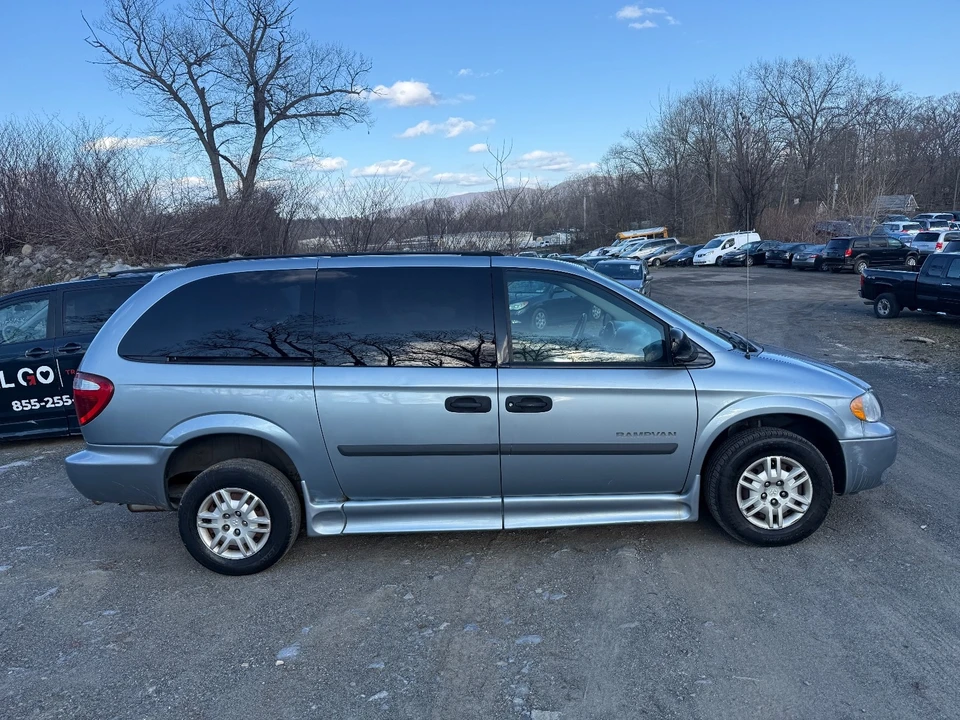 2005 Dodge Caravan - Image 6 of 20