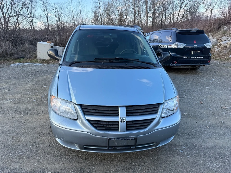 2005 Dodge Caravan - Image 8 of 20