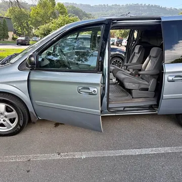 2005 Dodge Grand Caravan SXT Minivan 4D