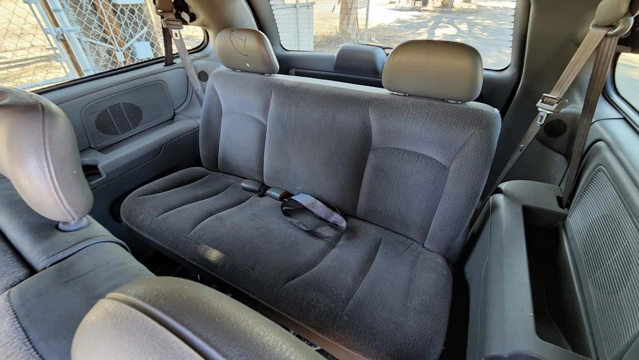 2005 Dodge Caravan - Image 19 of 21