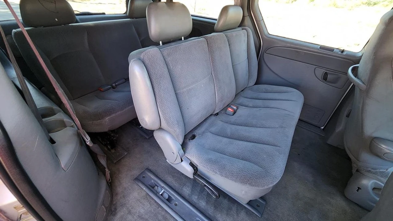 2005 Dodge Caravan - Image 18 of 21
