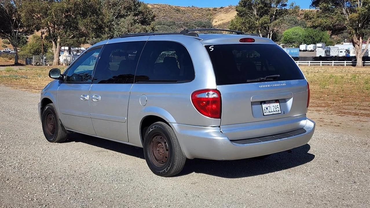 2005 Dodge Caravan - Image 6 of 21