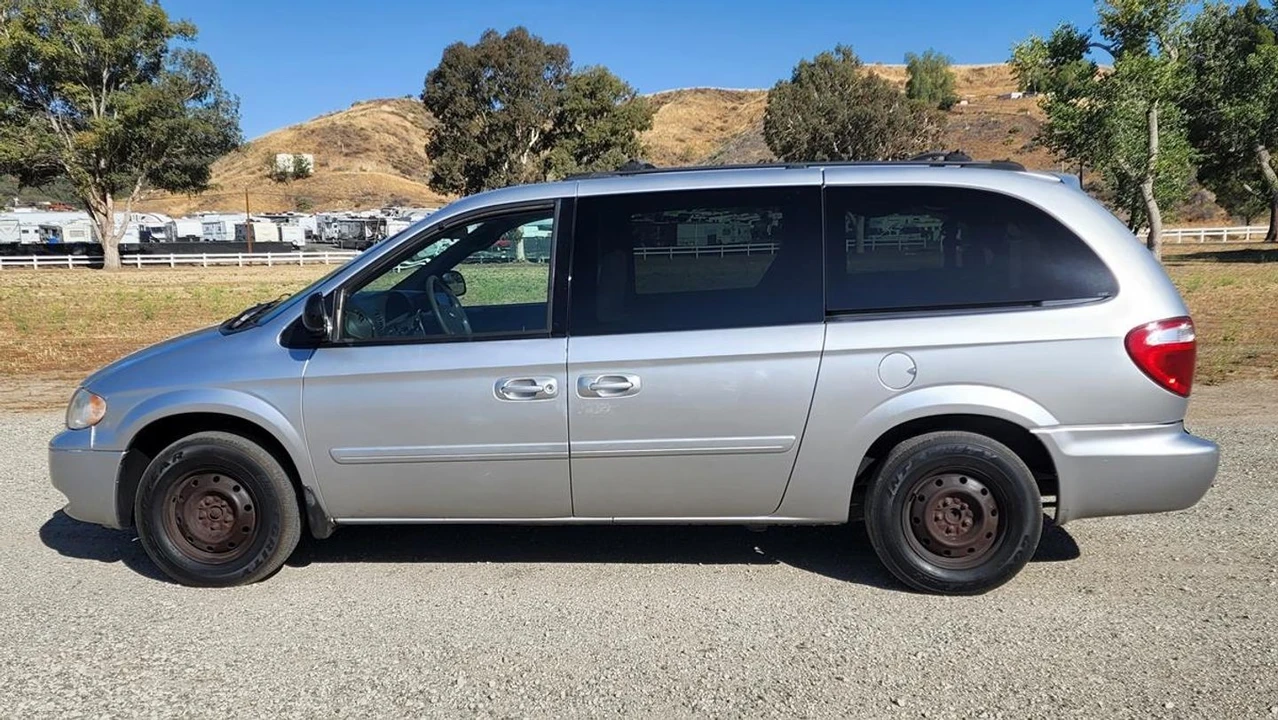 2005 Dodge Caravan - Image 12 of 21