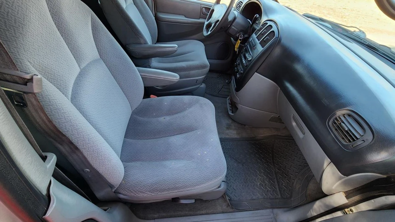 2005 Dodge Caravan - Image 15 of 21