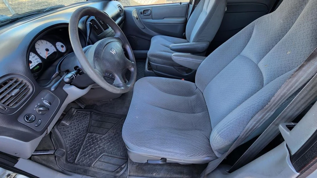 2005 Dodge Caravan - Image 14 of 21