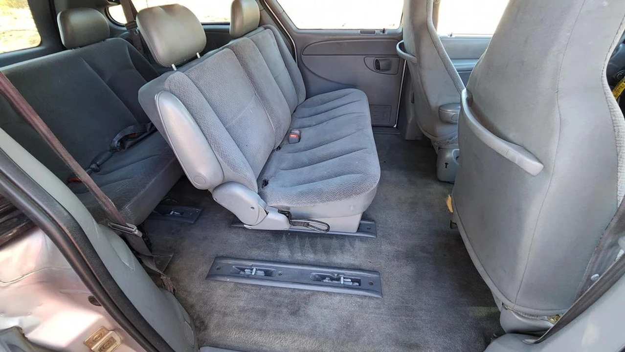 2005 Dodge Caravan - Image 17 of 21