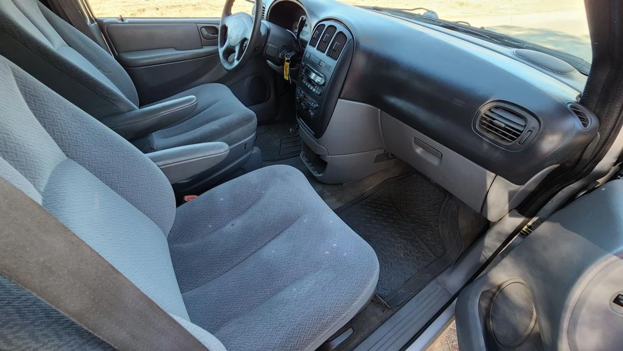 2005 Dodge Caravan - Image 10 of 21