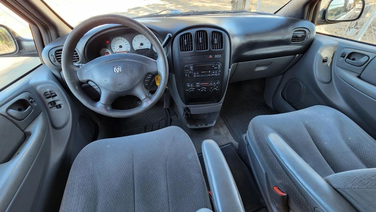 2005 Dodge Caravan - Image 8 of 21